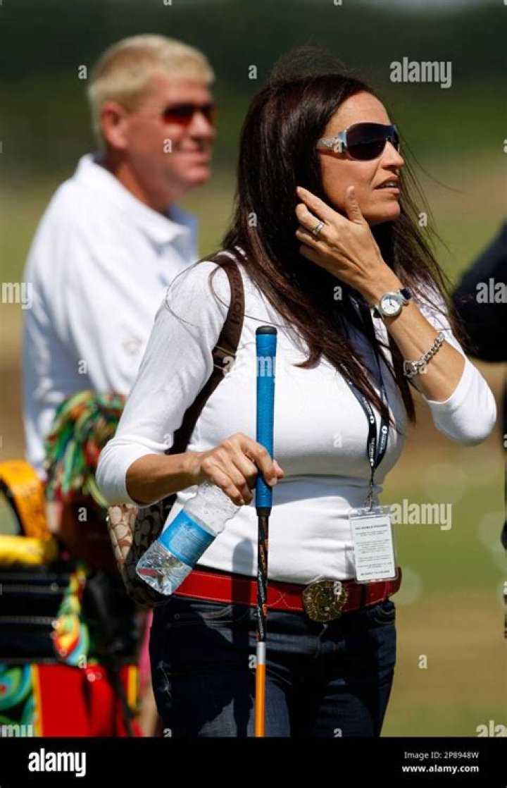 Unveiling Anna Cladakis: Discoveries You Can't Resist