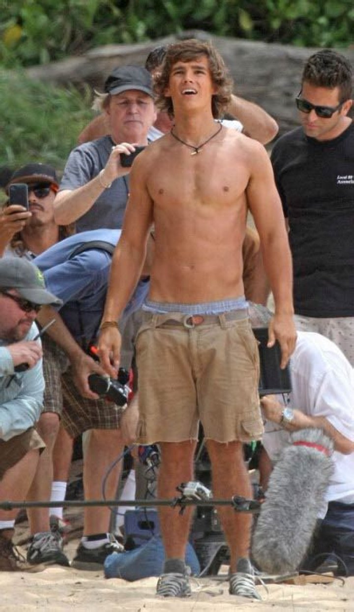 Unveiling Brenton Thwaites' Height And Weight: A Body Composition Analysis