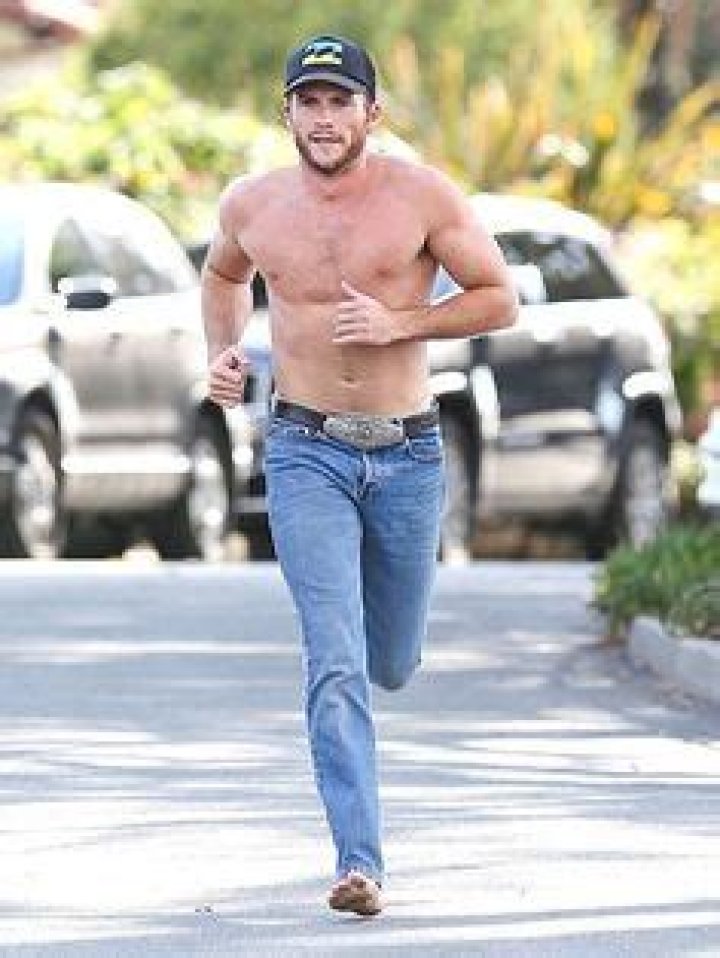 Uncover The Surprising Truths Behind "Jason Aldean Shirtless"