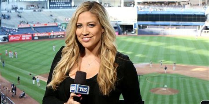 Dive Into The World Of Meredith Marakovits' Height