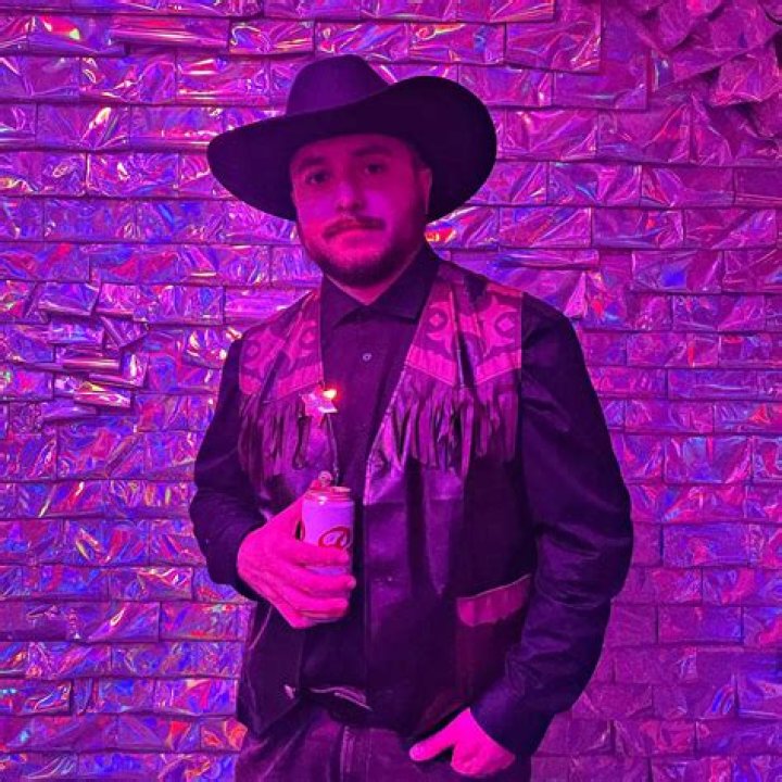 Unveiling The Enchanting World Of Oscar Ortiz: A Singer's Journey