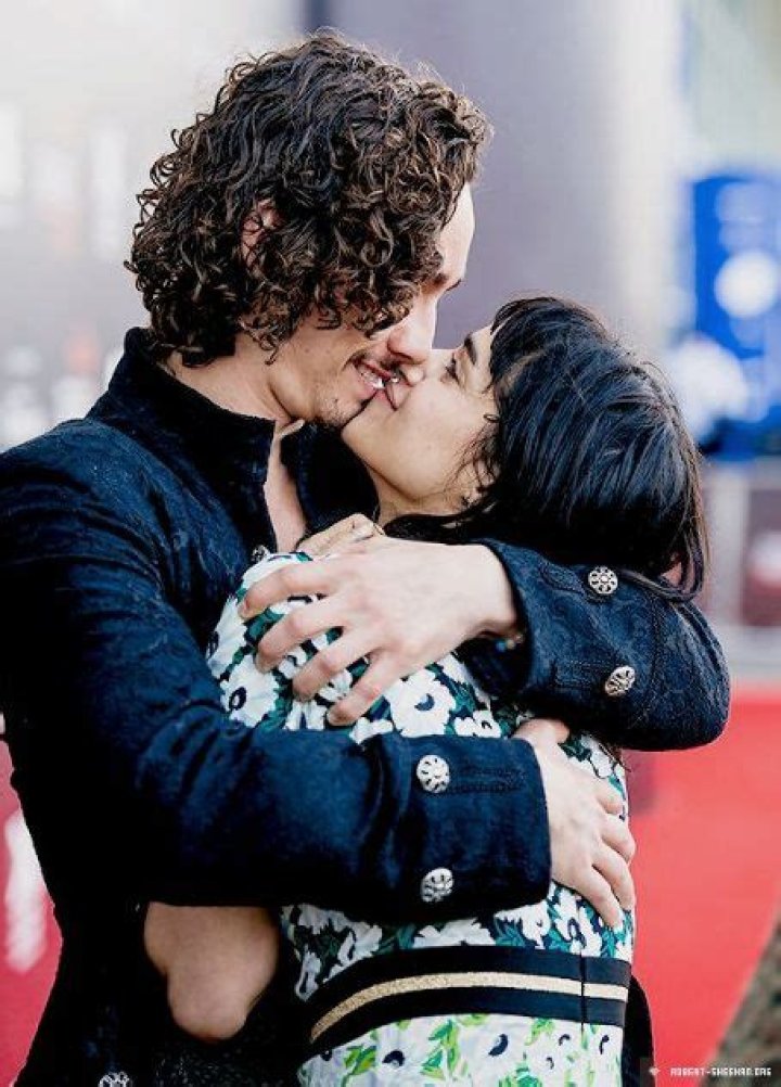 Unveiling Robert Sheehan's Relationships: Discoveries And Insights